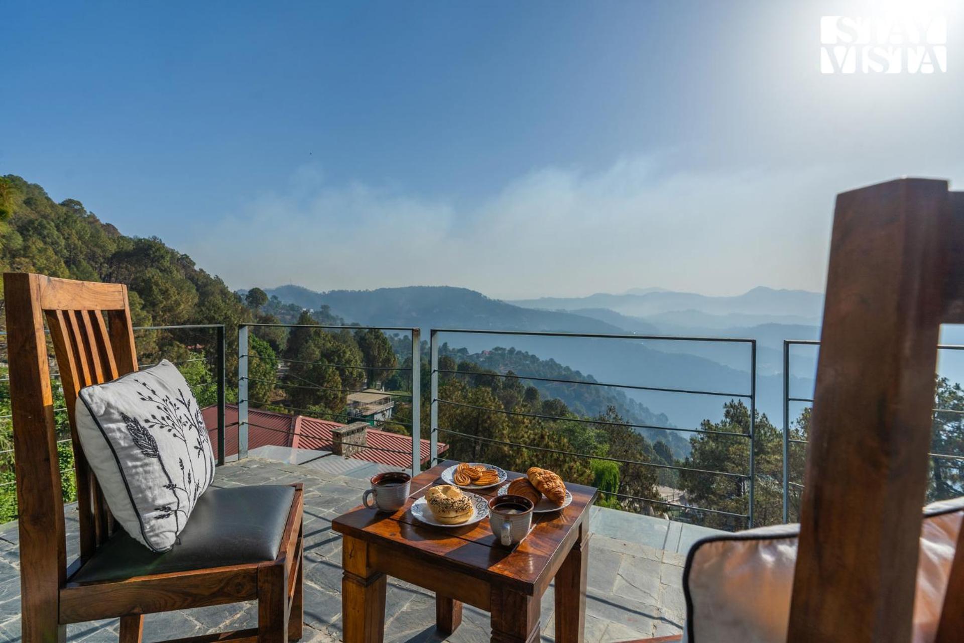 Stayvista At Hillcrest Villa With Valley View, Bonfire And Heater Kasauli Exterior foto